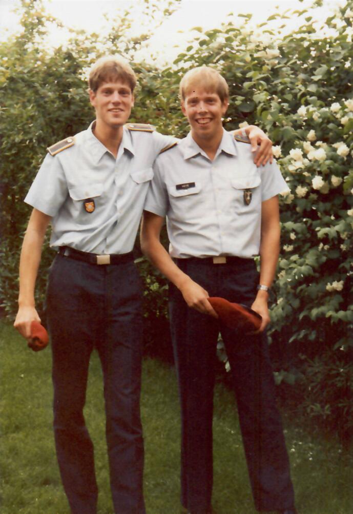 Bengt-DirkHeyeFahnejunker&Joern-AlexanderHeyeObergefreiter Juni1985.jpg